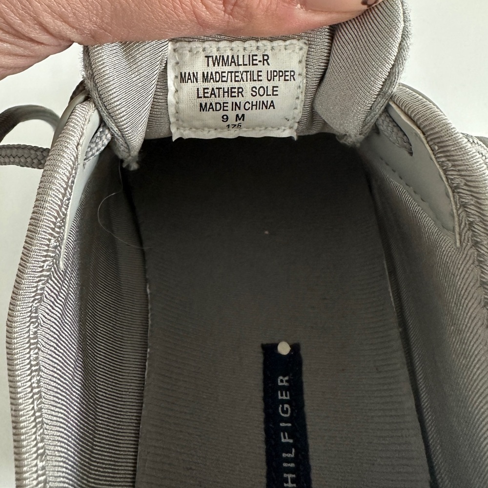 Tommy hilfigure grey woman’s size 9 sneakers - Picture 6 of 11